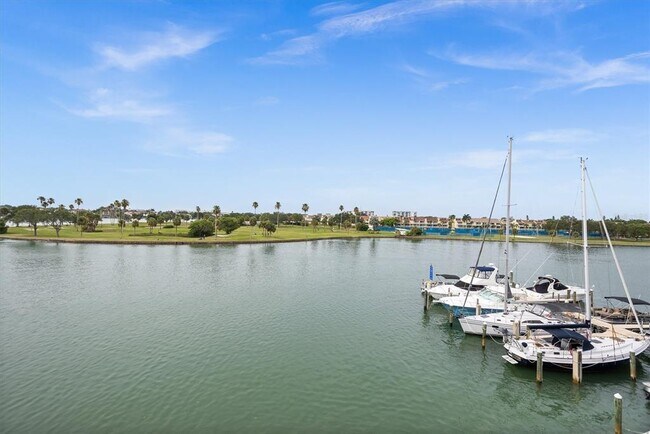 Building Photo - 450 Treasure Island Causeway