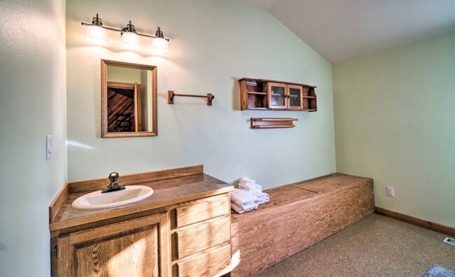 Building Photo - SEASONAL 4bd 2ba log home