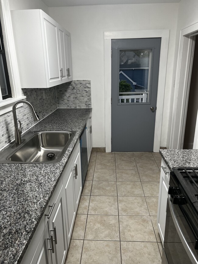 Kitchen - 1111 Ridge Ave