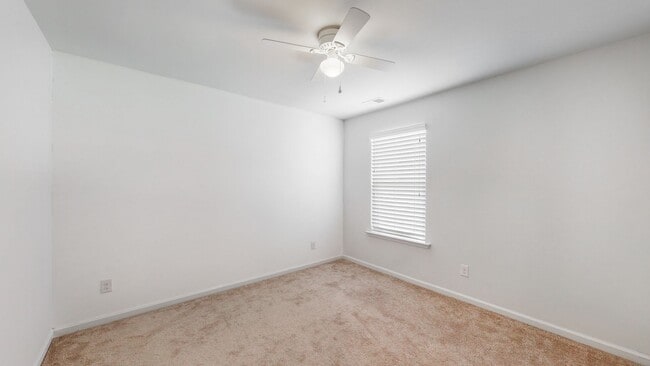 Building Photo - 5 Bedrooms, 3 Bathrooms in Richmond Hill P...