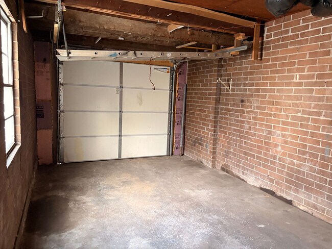 Building Photo - Cozy 2-Bedroom Home In a Peaceful Neighborhood!