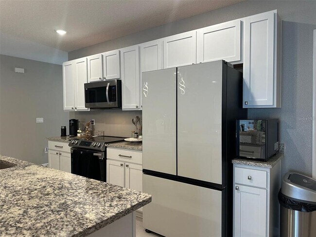 Building Photo - 6 Pine Bluff Ln