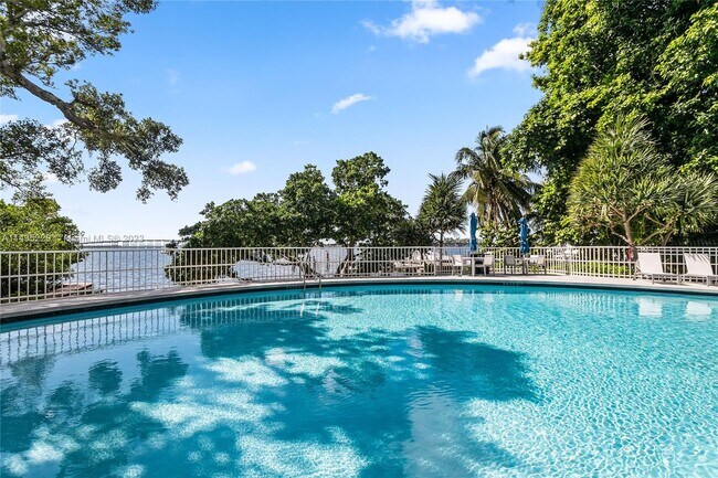 Building Photo - 1627 Brickell Ave