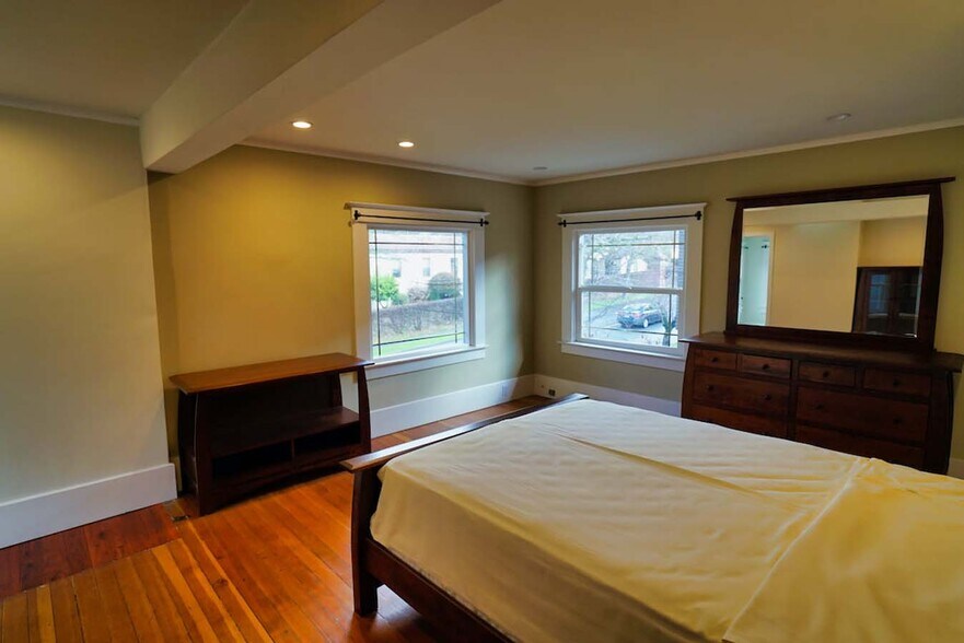 Building Photo - 2836 Derby St