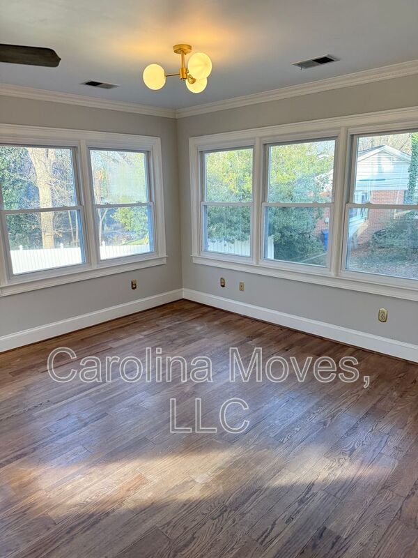 Building Photo - 121 Chipwood Ln