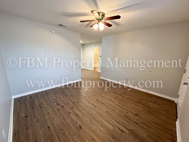 Building Photo - 330 W College St