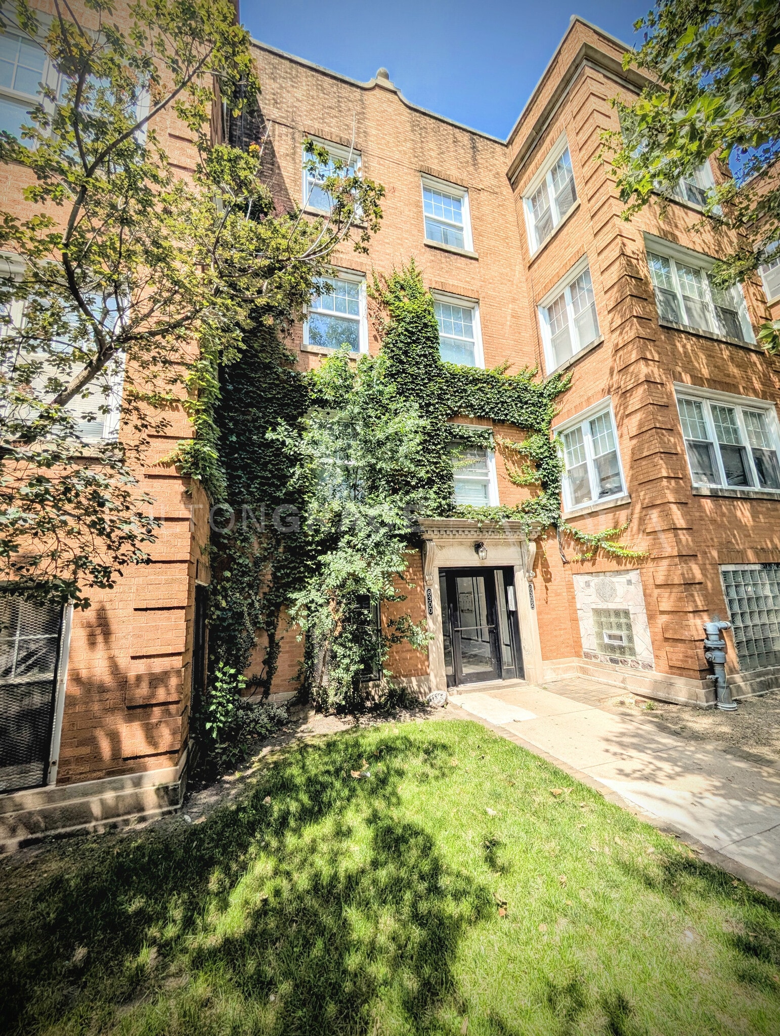 Building Photo - 6300 N Oakley Ave