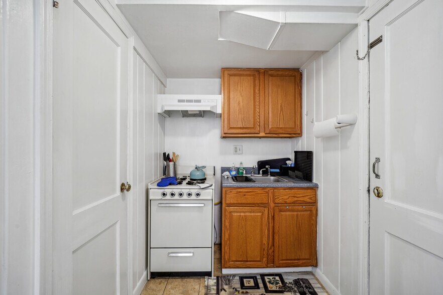 Building Photo - 2600 S Eads St