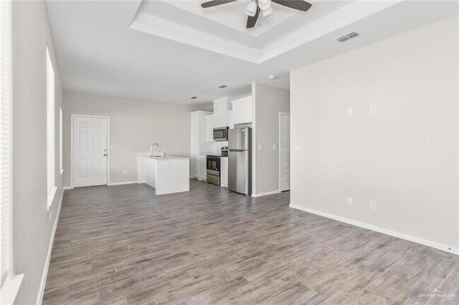 Building Photo - 1305 Shavano Dr