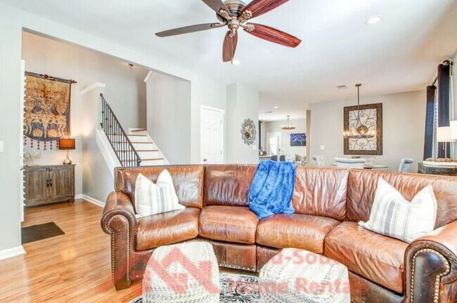 Building Photo - 1228 Island Pl E