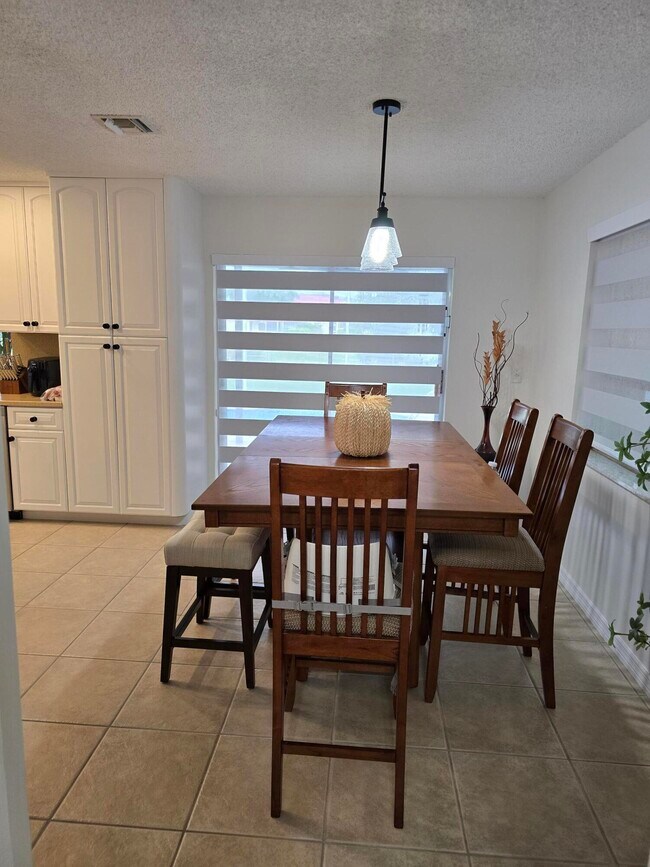 Building Photo - 939 Hibiscus Dr