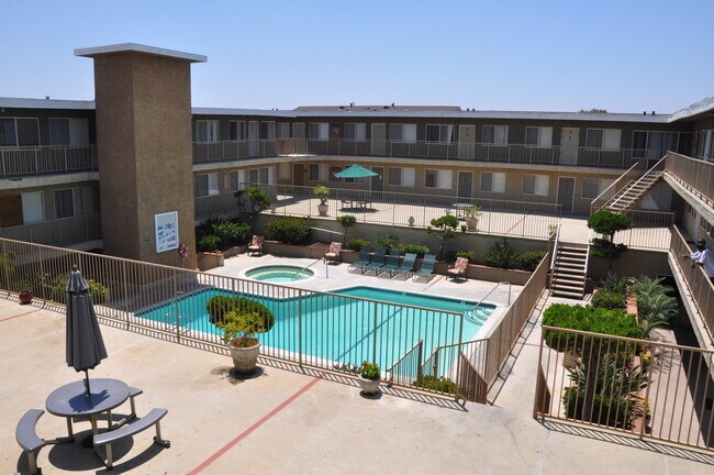Interior Photo - El Capistrano Apartments