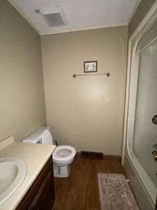 Building Photo - 3 Bedroom 2 Bathroom