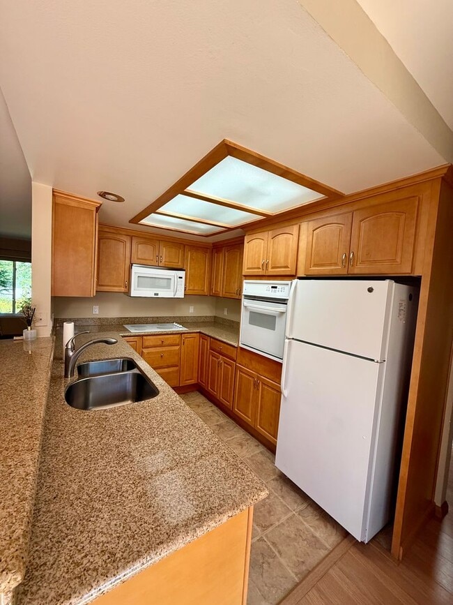 Building Photo - 3128 Tice Creek Dr