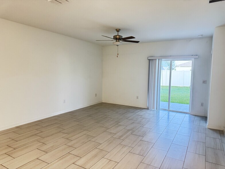 Building Photo - 2505 Leonia Ln