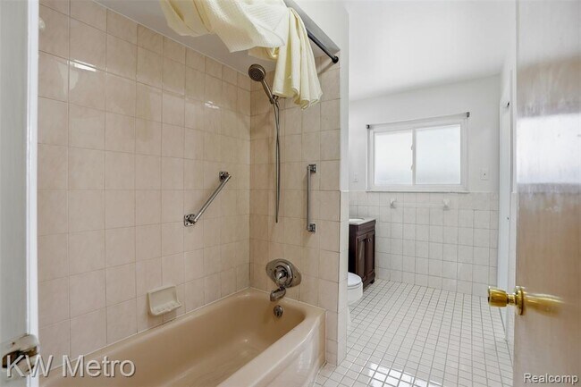 Building Photo - 1204 Montrose Ave