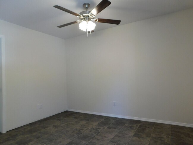 Building Photo - 621 Poplar St