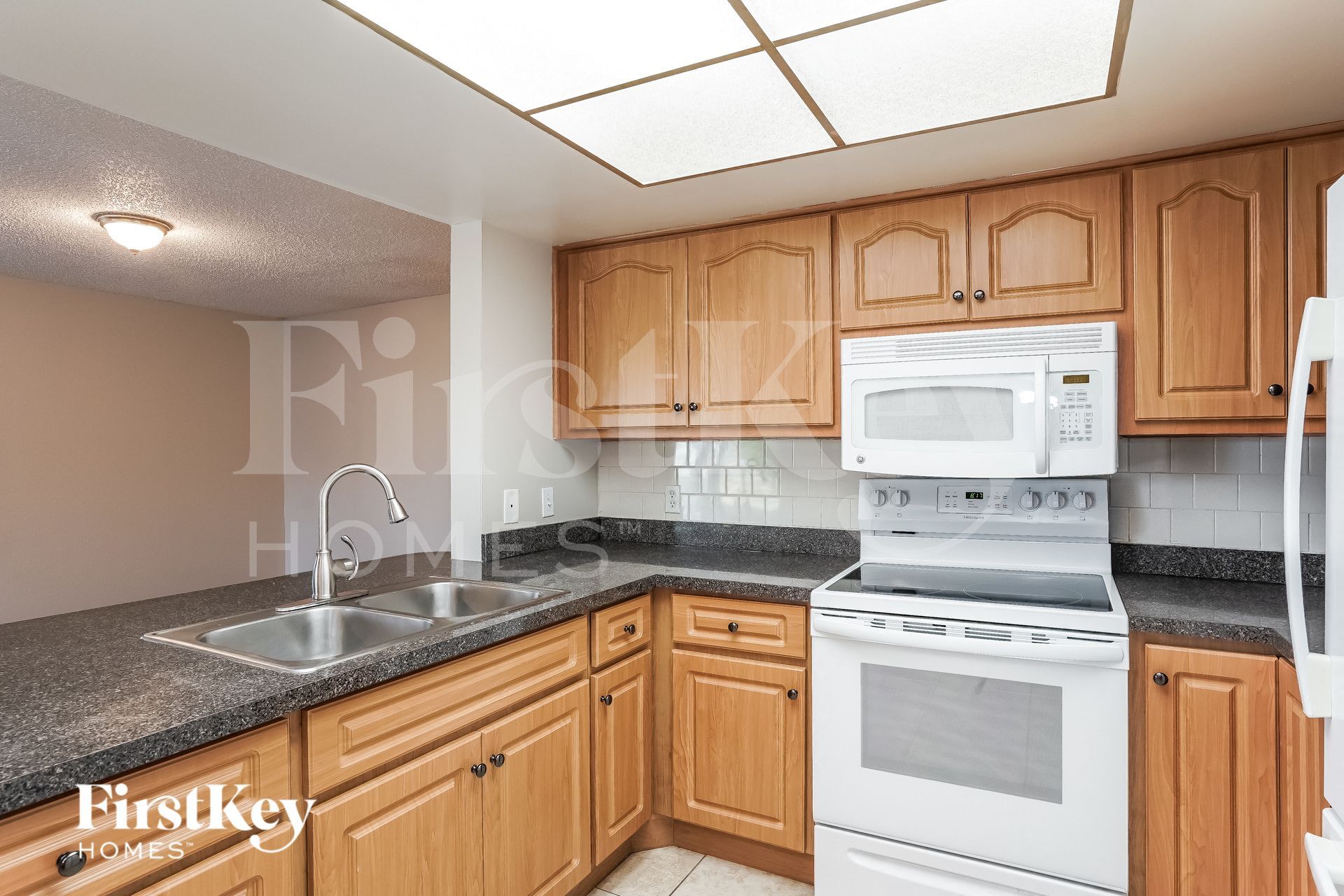 Building Photo - 3413 SE 11th Ave