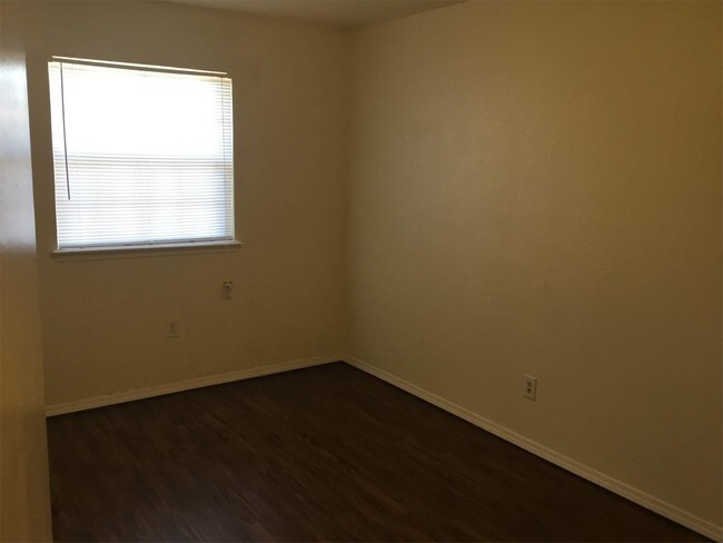 Building Photo - 513 S Silver Leaf Dr