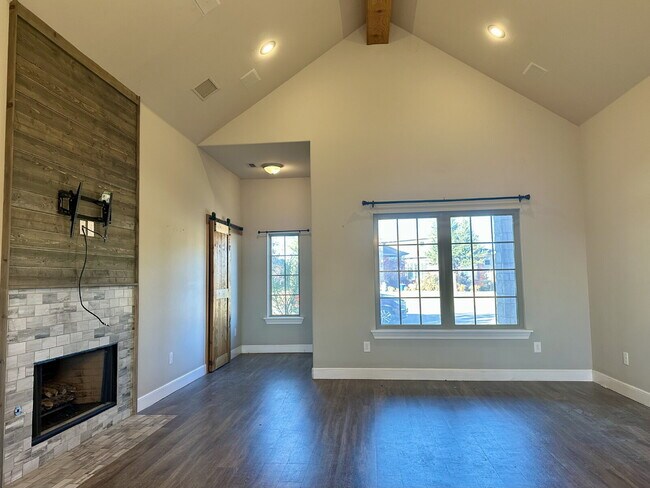 Building Photo - 3/2/2 Home in Kelsey Park – Former Parade of Homes Showcase!
