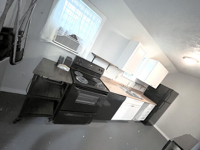 Full view of kitchen - 1127 Walling St