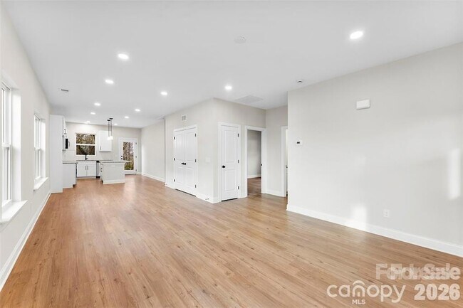 Building Photo - 1558 7th Ave Dr SW