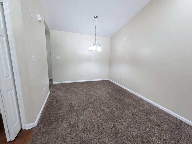 Building Photo - 2410 Quazar Cir