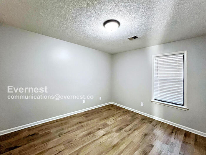 Building Photo - 4551 Ross Rd