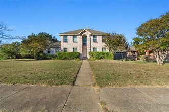 Building Photo - 909 Madera Dr