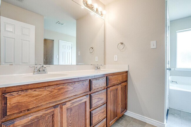 Building Photo - Perfectly located.  3 Bedroom, 2 Bath Home...