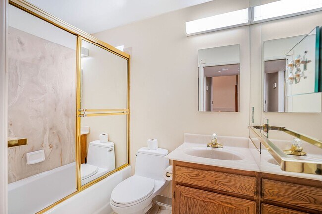 Building Photo - LAKESIDE HOUSE FOR RENT - $5,400