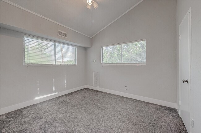 Building Photo - 6311 Crestside Dr