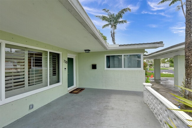 Building Photo - 720 NW 29th Ct