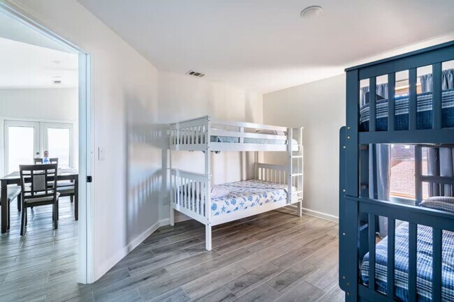 Building Photo - 920 17th St