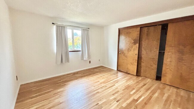 Building Photo - Now Offering Half Month Free! Charming 2BD...