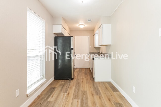 Building Photo - 816 Jack St