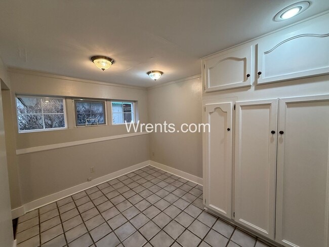 Building Photo - Beautiful 3 bed 2 bath updated home! Half off first months rent!