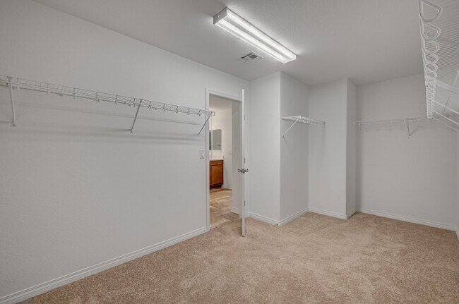 Building Photo - 630 Great River Ave