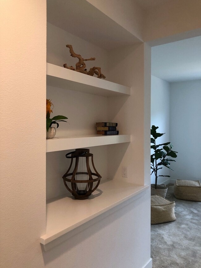 Building Photo - Gorgeous 4 bed/4 bath w/2 car garage in new community w/pool less than 1 mile to the beach!