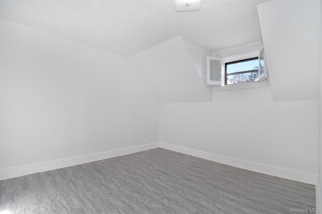 Building Photo - 132 Rich Ave