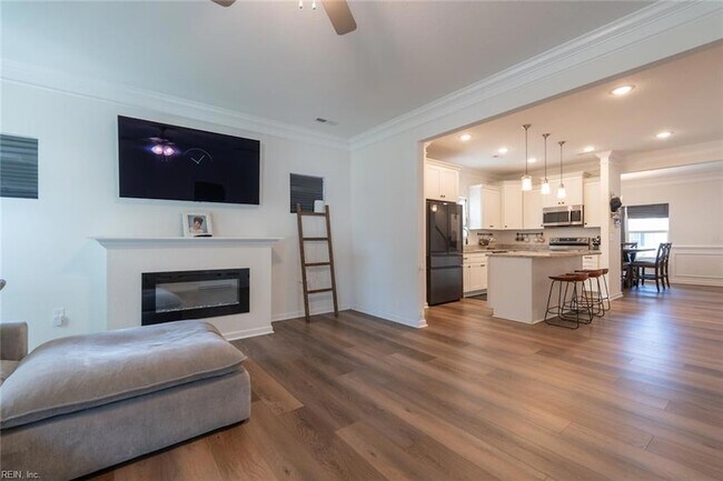 Building Photo - 1536 Beekman St