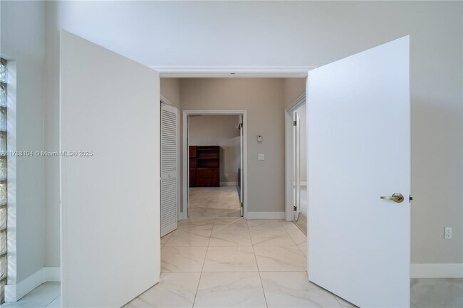 Building Photo - 9818 SW 111th Terrace