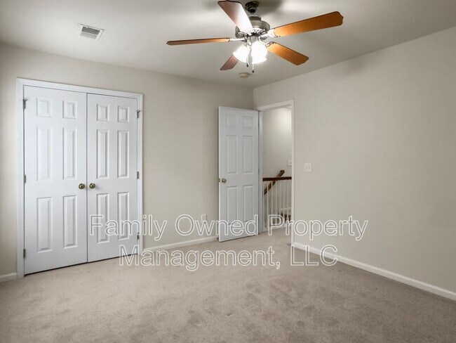 Building Photo - 8753 Red Oak Dr