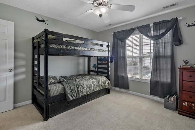 Building Photo - Stunning 4 Bed 3.5 Bath Home with Bonus Ro...