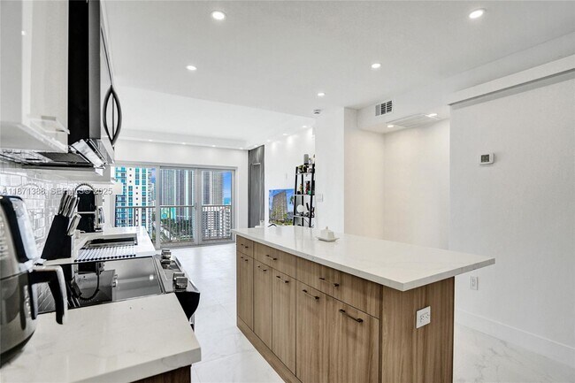 Building Photo - 1985 S Ocean Dr