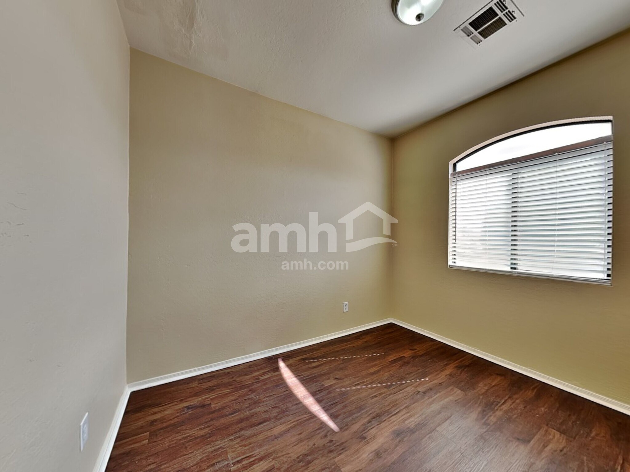 Building Photo - 6506 S 10th Dr
