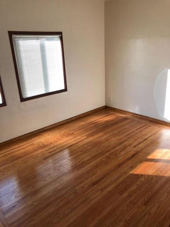 Building Photo - One-bedroom apartment in North Berkeley be...