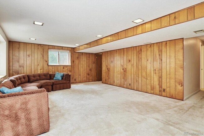 Building Photo - 10725 E Maplewood Dr