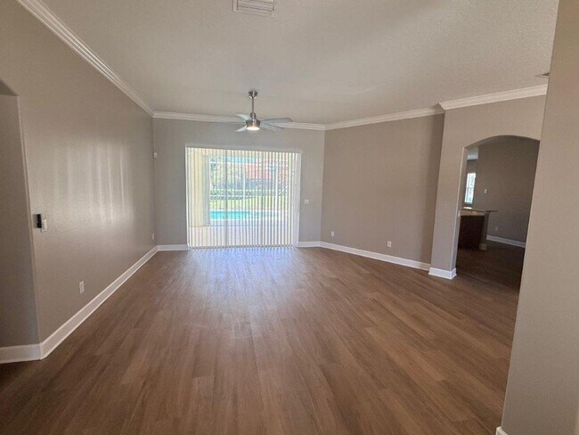 Building Photo - 3838 Peacock Dr