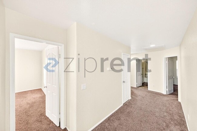 Building Photo - 6085 Medinah St